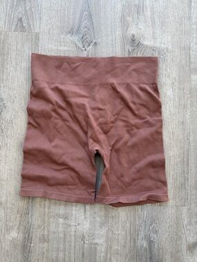Gilly Hicks Seamless High-Rise Biker Shorts in Brown